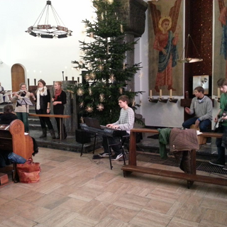 w-godi-band Montessori-Schulzentrum Leipzig - Neuigkeiten - Schüler gestalten Weihnachtsgottesdienst